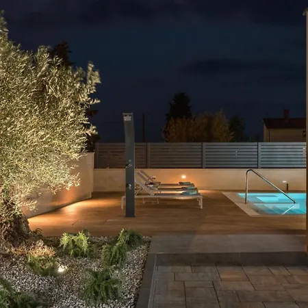 Villa Bellatrix In With Front And Sea View Fažana