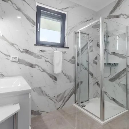 Bellatrix In With Front And Sea View * Fažana