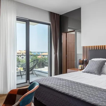Villa Bellatrix In With Front And Sea View *