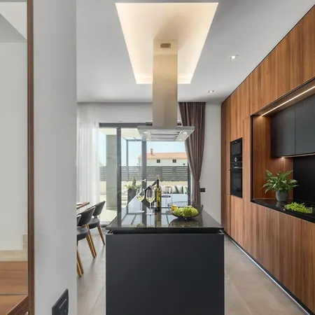 Bellatrix In With Front And Sea View Villa Fazana