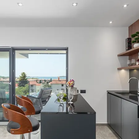 Villa Bellatrix In With Front And Sea View Fažana