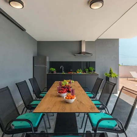 Bellatrix In With Front And Sea View *