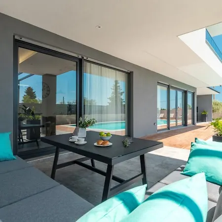 Bellatrix In With Front And Sea View Fazana