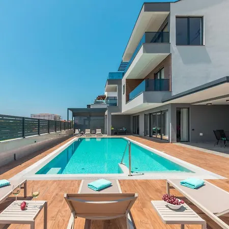 Villa Bellatrix In With Front And Sea View