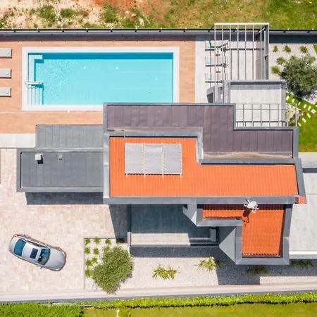 Villa Bellatrix In With Front And Sea View *