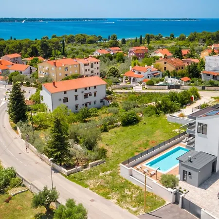 Bellatrix In With Front And Sea View Villa Fazana