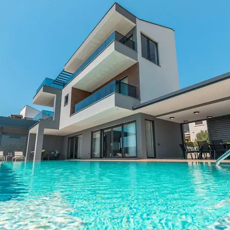 Bellatrix In With Front And Sea View * Fažana