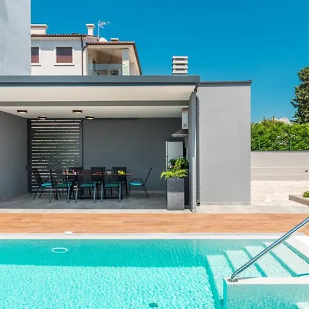 Villa Bellatrix In With Front And Sea View *