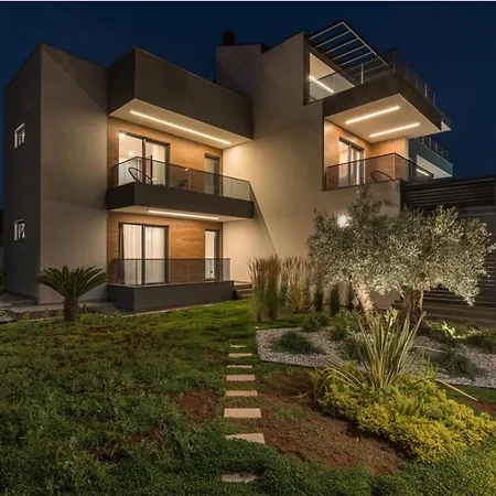 Bellatrix In With Front And Sea View Villa Fazana