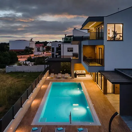 Villa Bellatrix In With Front And Sea View *
