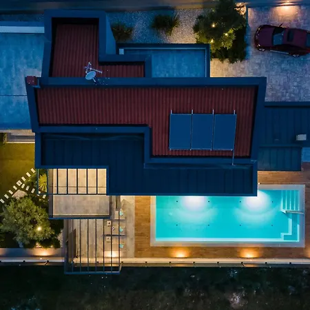 Villa Bellatrix In With Front And Sea View